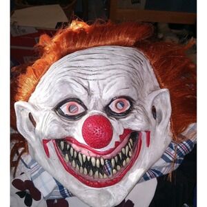Kids‎ Sized Scary Clown Mask Orange Hair Sharp Teeth Horror Halloween